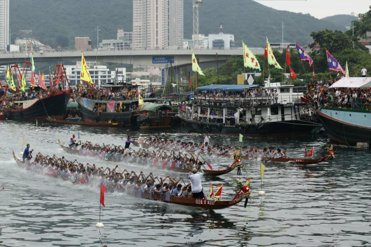 Utrka tradicionalnih čamaca u Kini poznatih pod nazivom "Dragon boat"