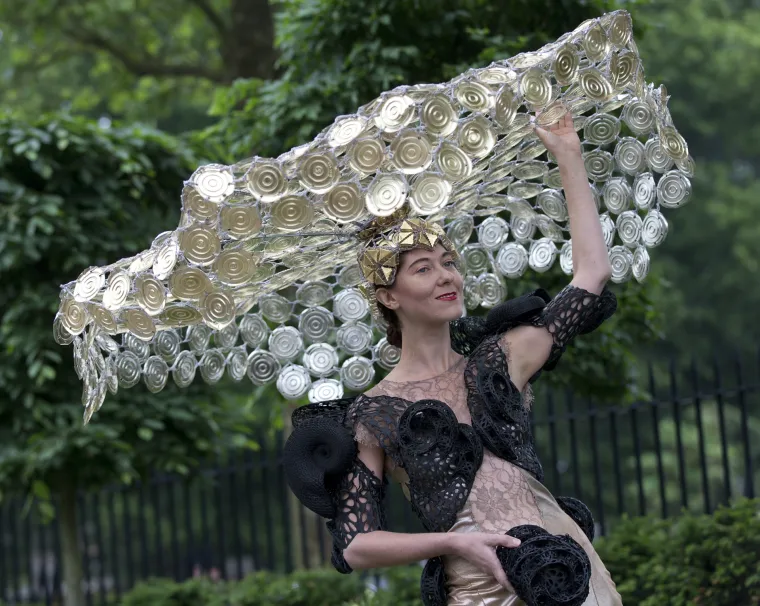 Ludi &scaron;e&scaron;iri na tradicionalnoj utrci u Engleskoj