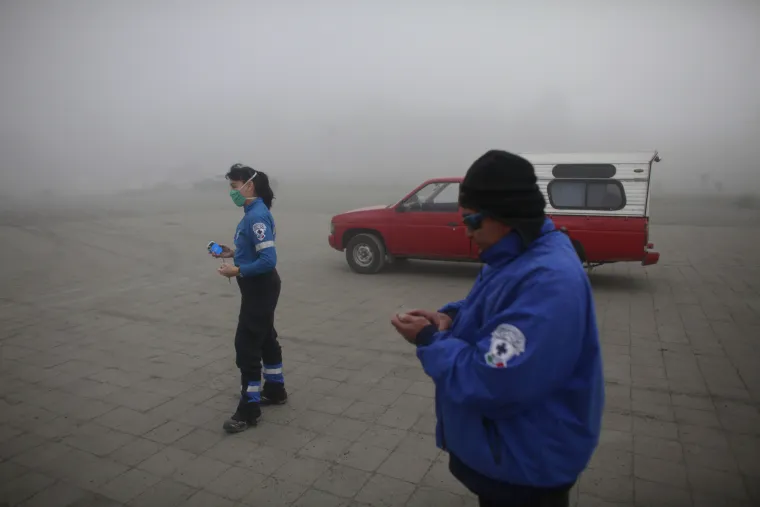 Vulkan Popokatepetl izbacuje pepeo