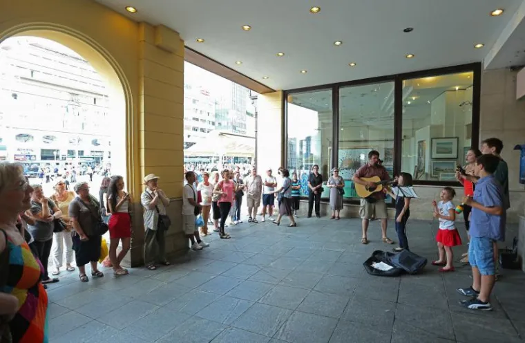 Raspjevana obitelj uljep&scaron;ala dan Zagrepčanima