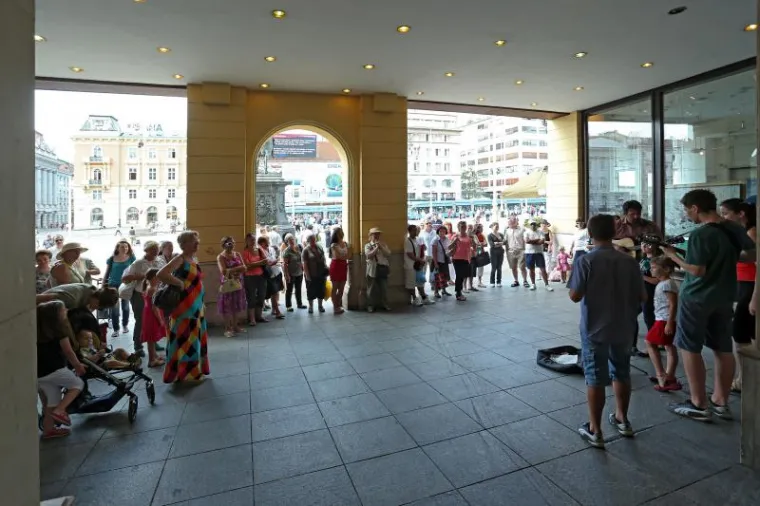 Raspjevana obitelj uljep&scaron;ala dan Zagrepčanima