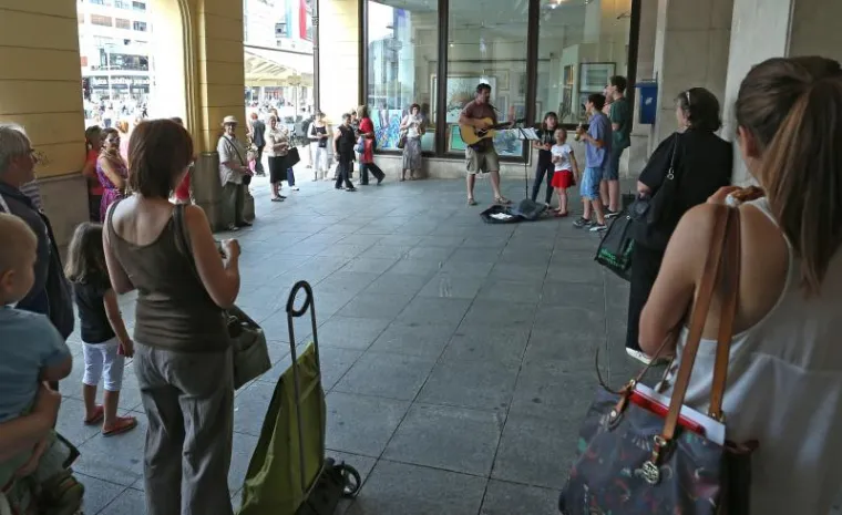 Raspjevana obitelj uljep&scaron;ala dan Zagrepčanima