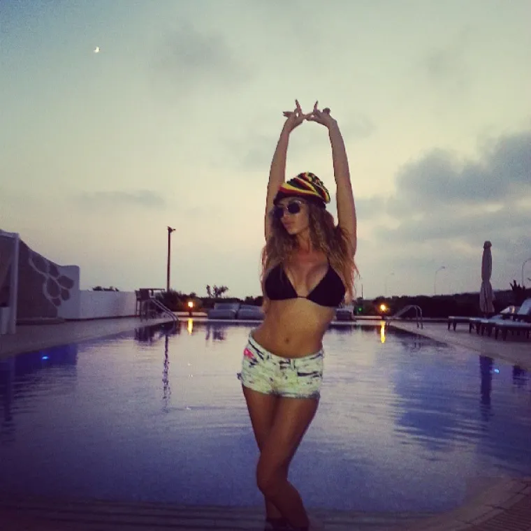 Soraja pokazala svoju savr&scaron;eno oblikovanu guzu