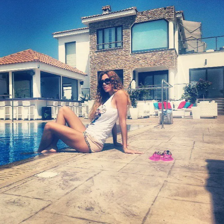 Soraja pokazala svoju savr&scaron;eno oblikovanu guzu