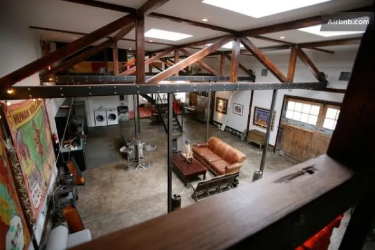 Prastara pumpa pretvorena u prekrasan dom