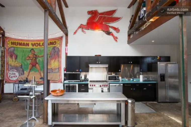 Prastara pumpa pretvorena u prekrasan dom