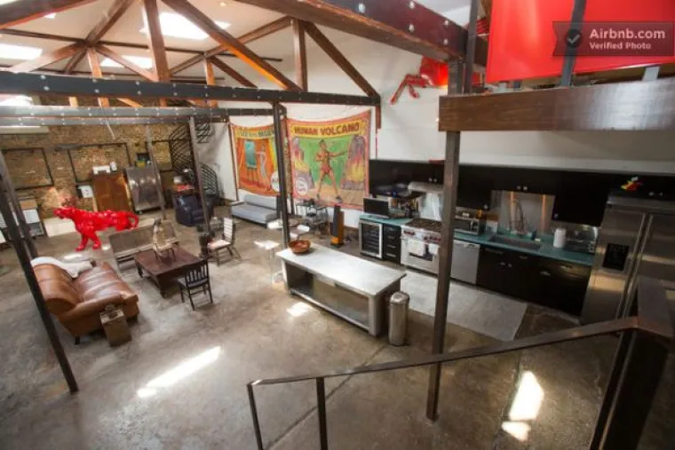 Prastara pumpa pretvorena u prekrasan dom