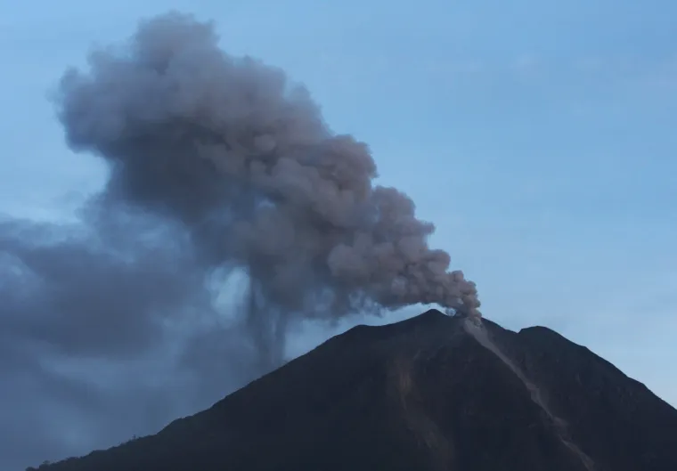 Erupcija vulkana Sinabung u Indoneziji na sjevernom dijelu Sumatre.