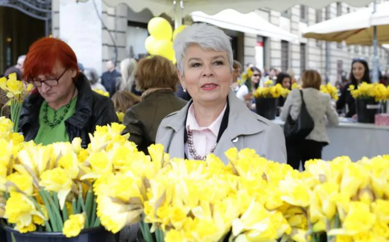 Dan narcisa: Poznati prodavali narcise građanima