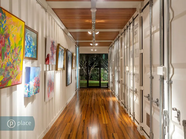 Ogromna kućerina od brodskih kontejnera