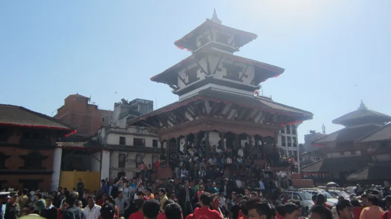Durbar trgovi su mjesta na kojem su bivši kraljevi gradili svoje palače i danas su poprište velikog broja festivala koji se u Nepalu slave baš svakog mjeseca