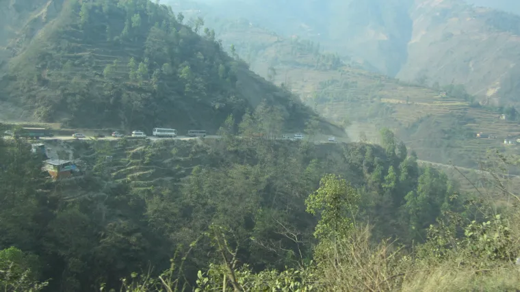 Za tu kratku relaciju treba 6-7 sati „drndanja“ po nepalskim putevima