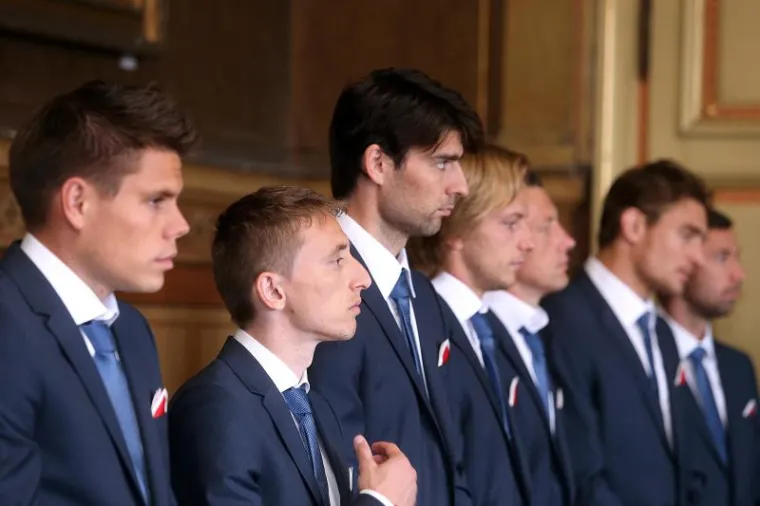 Niko Kovač s dečkima na Kaptolu, Bozaniću poklonili dres