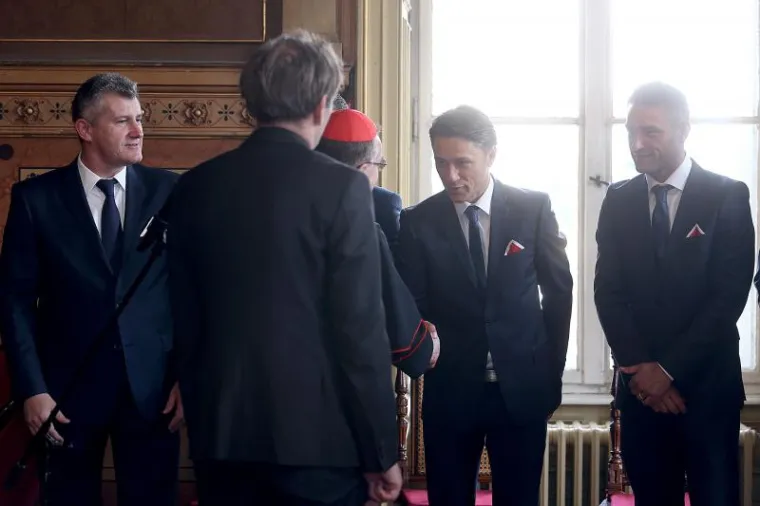 Niko Kovač s dečkima na Kaptolu, Bozaniću poklonili dres