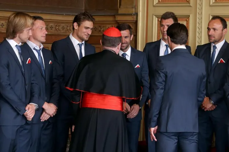 Niko Kovač s dečkima na Kaptolu, Bozaniću poklonili dres