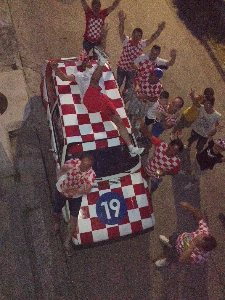 'Kockice' opet na ulicama: Navijači jedva čekaju Kamerun!