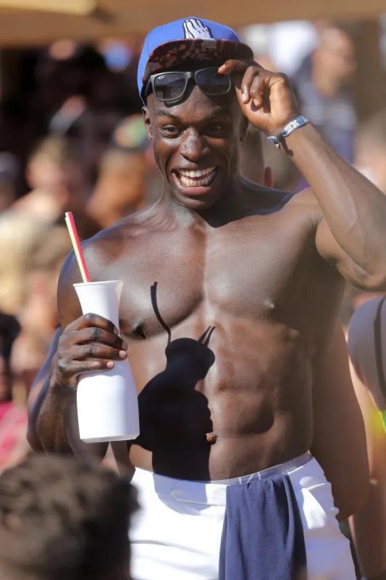 Sezona službeno počela na Zrću: Lijepe žene zavladale Hideoutom