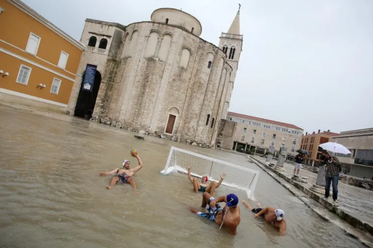 Zadrani zaigrali vaterpolo na potopljenom Forumu!
