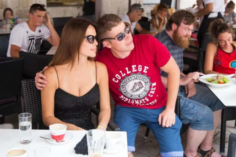 Severina sva u čipki na Stradunu privlačila brojne poglede