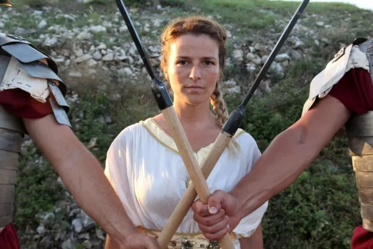 Antonija Blaće u ulozi lijepe rimske ljubavnice