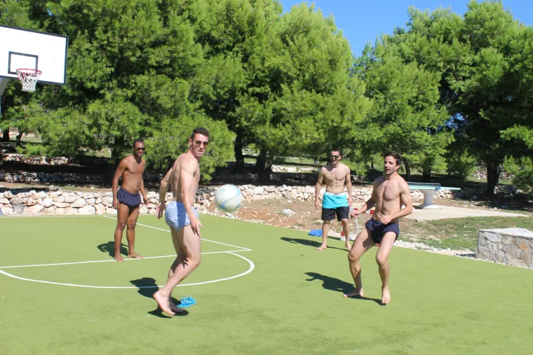 Pripreme za derbi: Modri uživaju na jahti na Kornatima