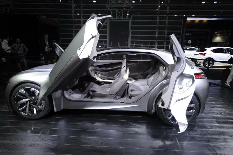 Pogledajte vrhunske 'pile' na pariškom spektaklu