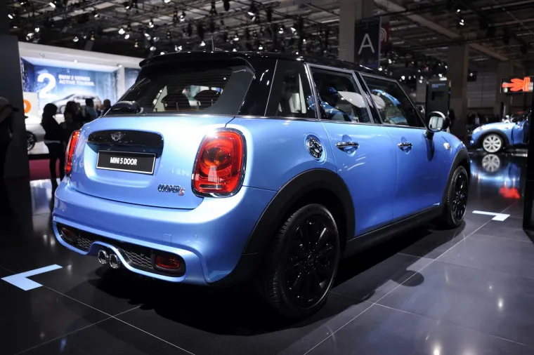 Pogledajte vrhunske 'pile' na pari&scaron;kom spektaklu