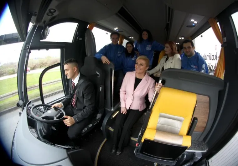 Kolinda Grabar Kitarović, Autobus