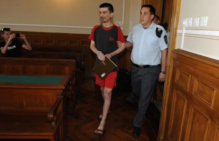 Na Županijskom sudu u &Scaron;ibeniku započelo je ponovljeno suđenje Draganu Paravinji za ubojstvo 17-godi&scaron;nje Drni&scaron;anke Antonije Bilić.