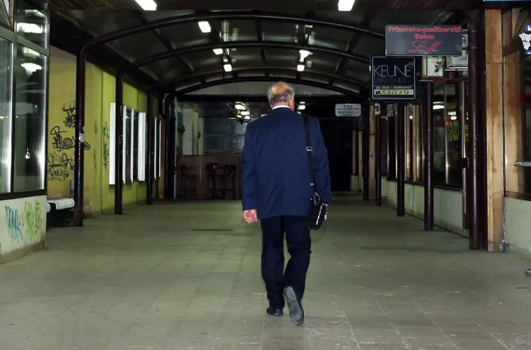 Dugogodi&scaron;nji član SDP-a Slavko Linić izbačen je iz stranke nakon dramatičnog glasovanja Glavnog odbora.