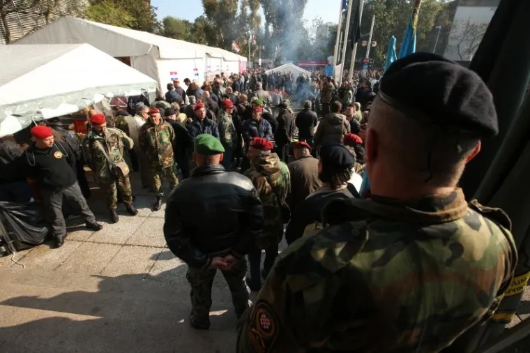 Prosvjed branitelja u Savskoj traje od sredine listopada.