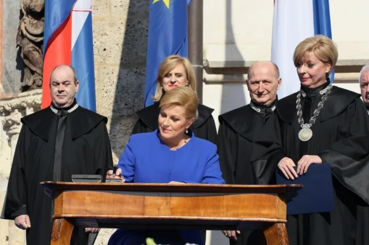 Koju je potom i potpisala