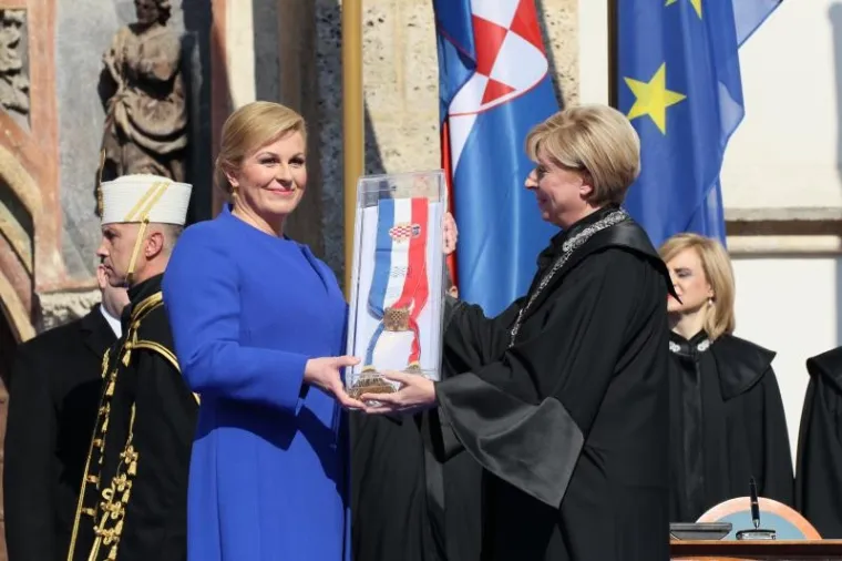 Predsjedničku lentu dobila je od predsjednice Ustavnog suda
