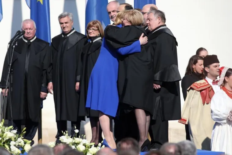 Zagrljaj je dobila i od Jasne Omejec