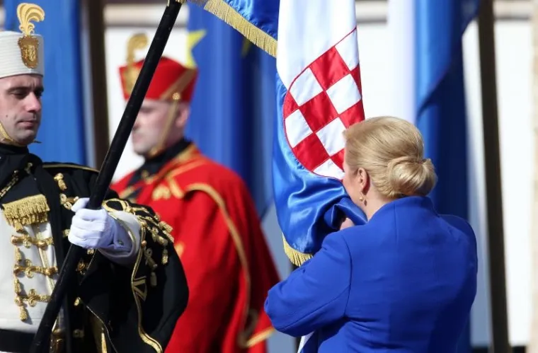 Kolinda je odala počast zastavi