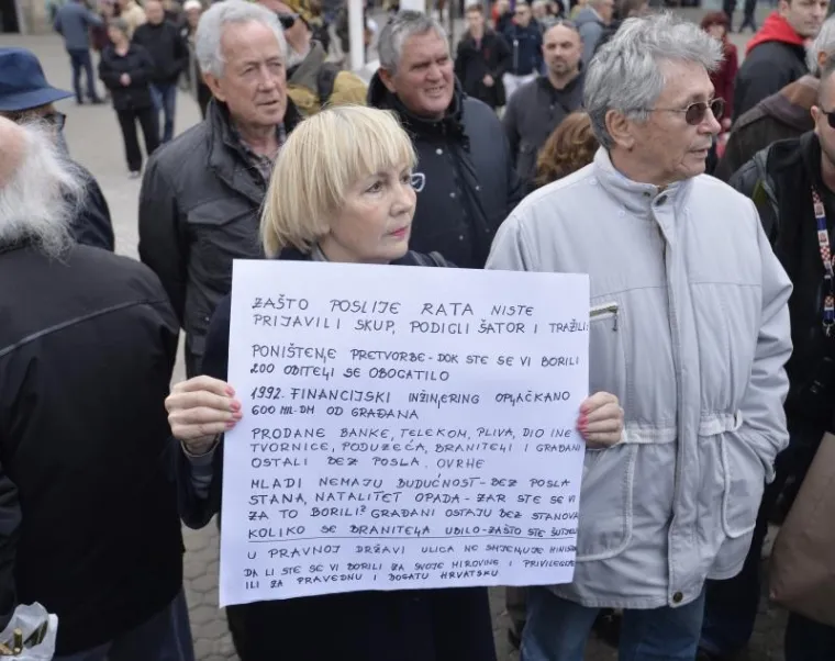 Policija spriječila antiprosvjednike na putu do branitelja u Savskoj