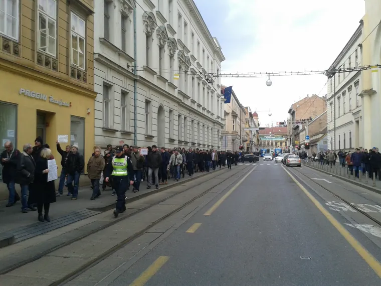 Policija spriječila antiprosvjednike na putu do branitelja u Savskoj