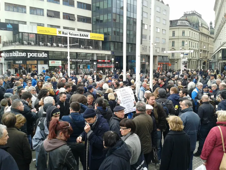 Policija spriječila antiprosvjednike na putu do branitelja u Savskoj