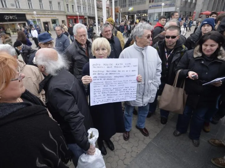 Policija spriječila antiprosvjednike na putu do branitelja u Savskoj