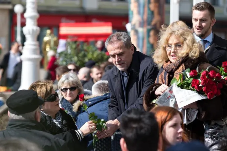 Bandić dijelio ruže sugrađankama i sugrađanima povodom Dana žena