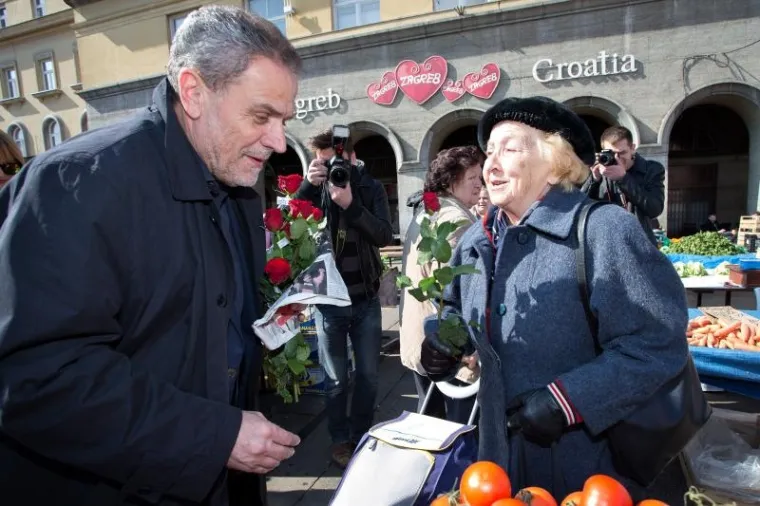 Bandić dijelio ruže sugrađankama i sugrađanima povodom Dana žena