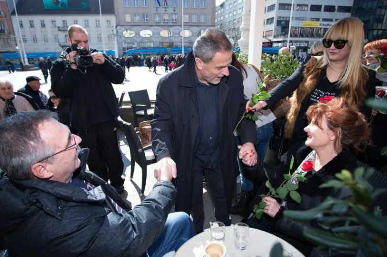 Bandić dijelio ruže sugrađankama i sugrađanima povodom Dana žena