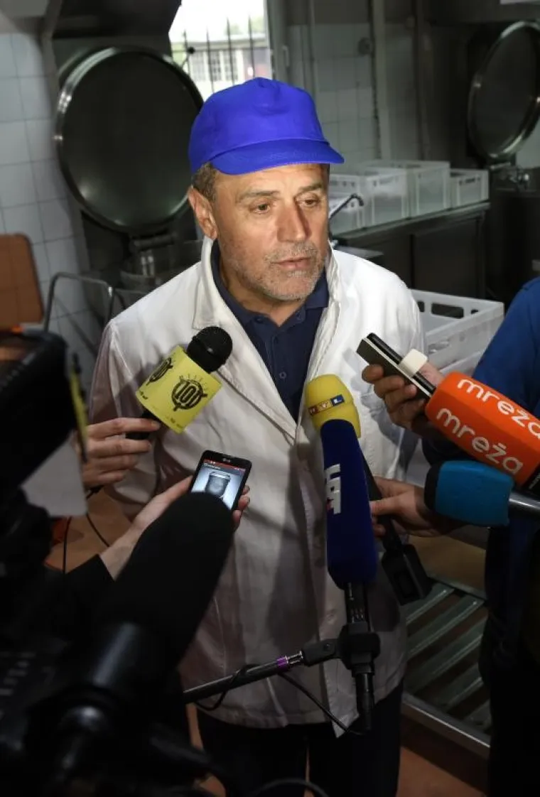 Bandić provjerio kako je ispao grah po njegovom receptu