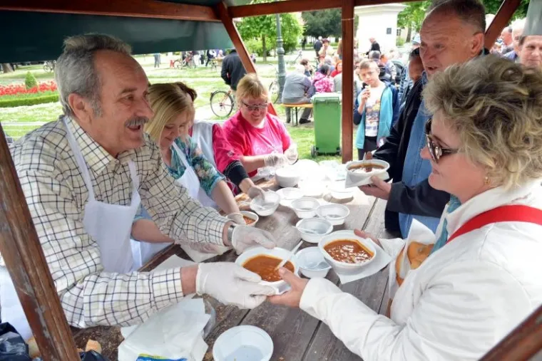 Građani diljem Hrvatske proslavili Prvi maj uz tradicionalni grah i ro&scaron;tilj