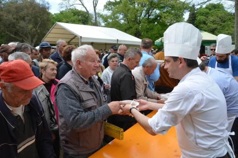Građani diljem Hrvatske proslavili Prvi maj uz tradicionalni grah i ro&scaron;tilj