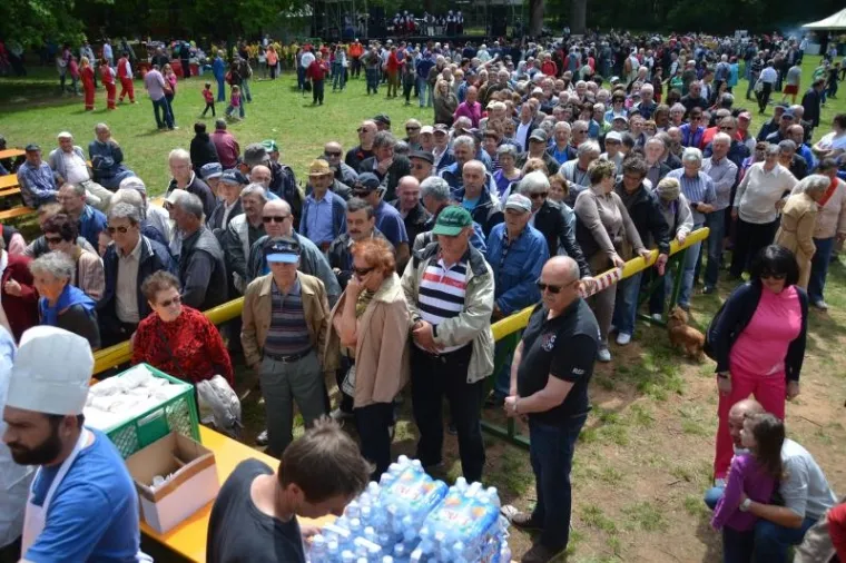 Građani diljem Hrvatske proslavili Prvi maj uz tradicionalni grah i ro&scaron;tilj