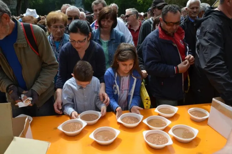 Građani diljem Hrvatske proslavili Prvi maj uz tradicionalni grah i ro&scaron;tilj