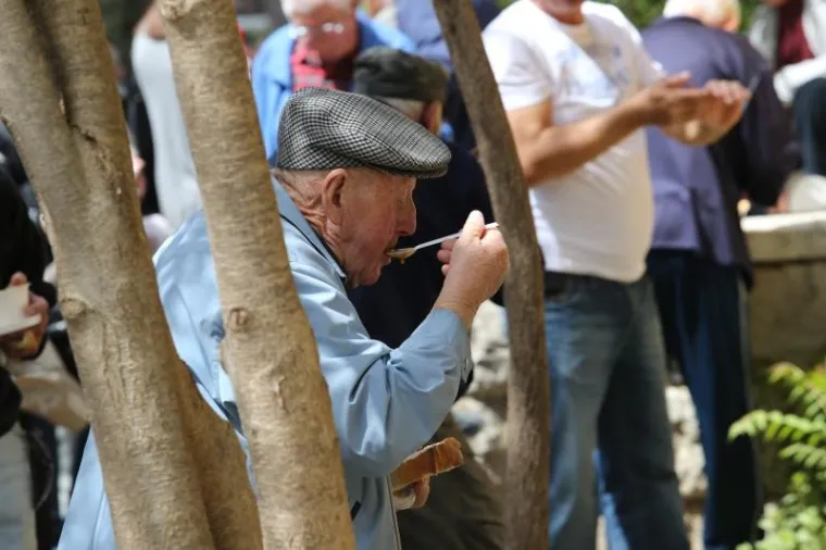Građani diljem Hrvatske proslavili Prvi maj uz tradicionalni grah i ro&scaron;tilj