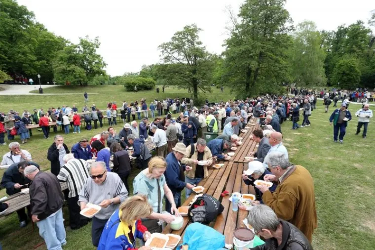 Građani diljem Hrvatske proslavili Prvi maj uz tradicionalni grah i ro&scaron;tilj