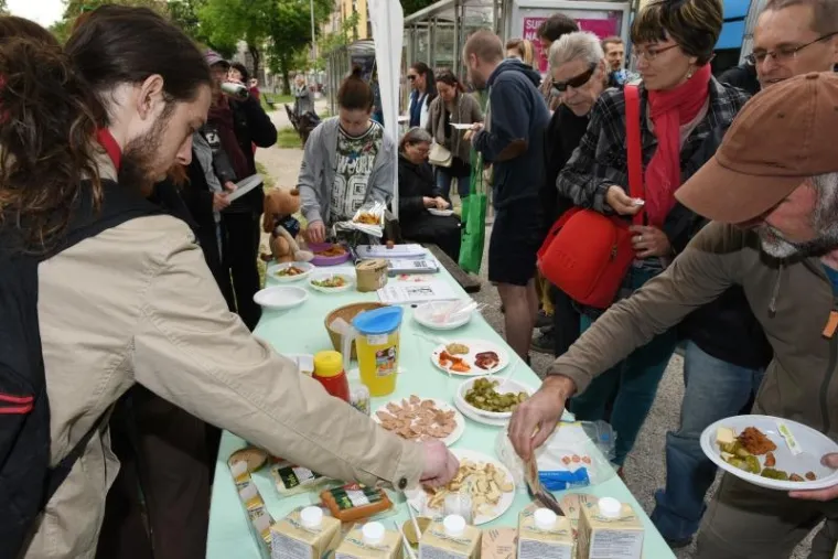 Građani diljem Hrvatske proslavili Prvi maj uz tradicionalni grah i ro&scaron;tilj